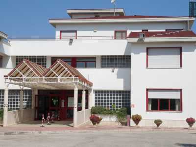 Un istituto che, nel frattempo ingranditosi negli anni 80 grazie a una moderna e pi� ampia struttura, accoglie bambini e ragazzini con situazioni �problematiche�...